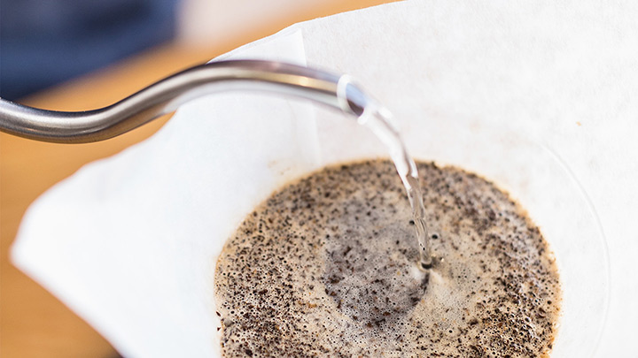 Pour the remaining water. The optimal coffee-to-water-ratio for a Chemex pour over is 1:15.